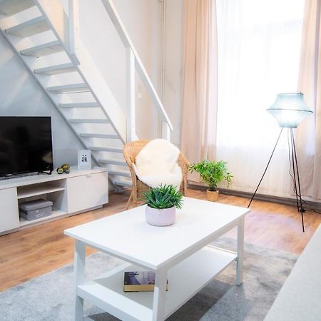 Apartment In Super Location M9 Boedapest Buitenkant foto